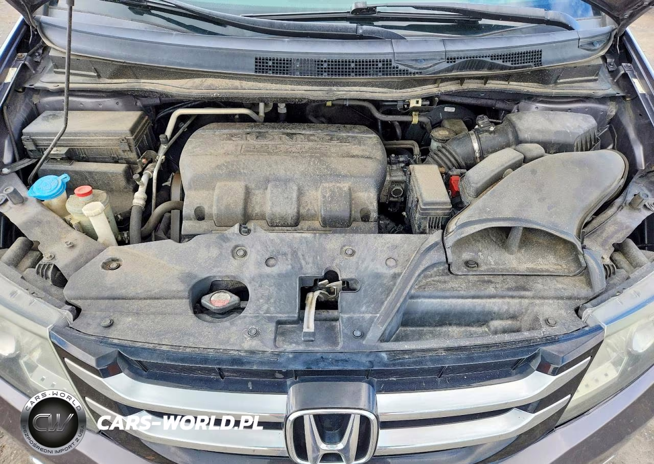 2015 Honda Odyssey Touring VIN:5FNRL5H91FB078814 - 12