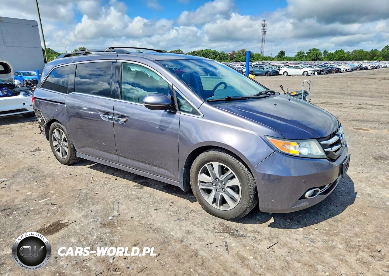 2015 Honda Odyssey Touring VIN:5FNRL5H91FB078814 - 4