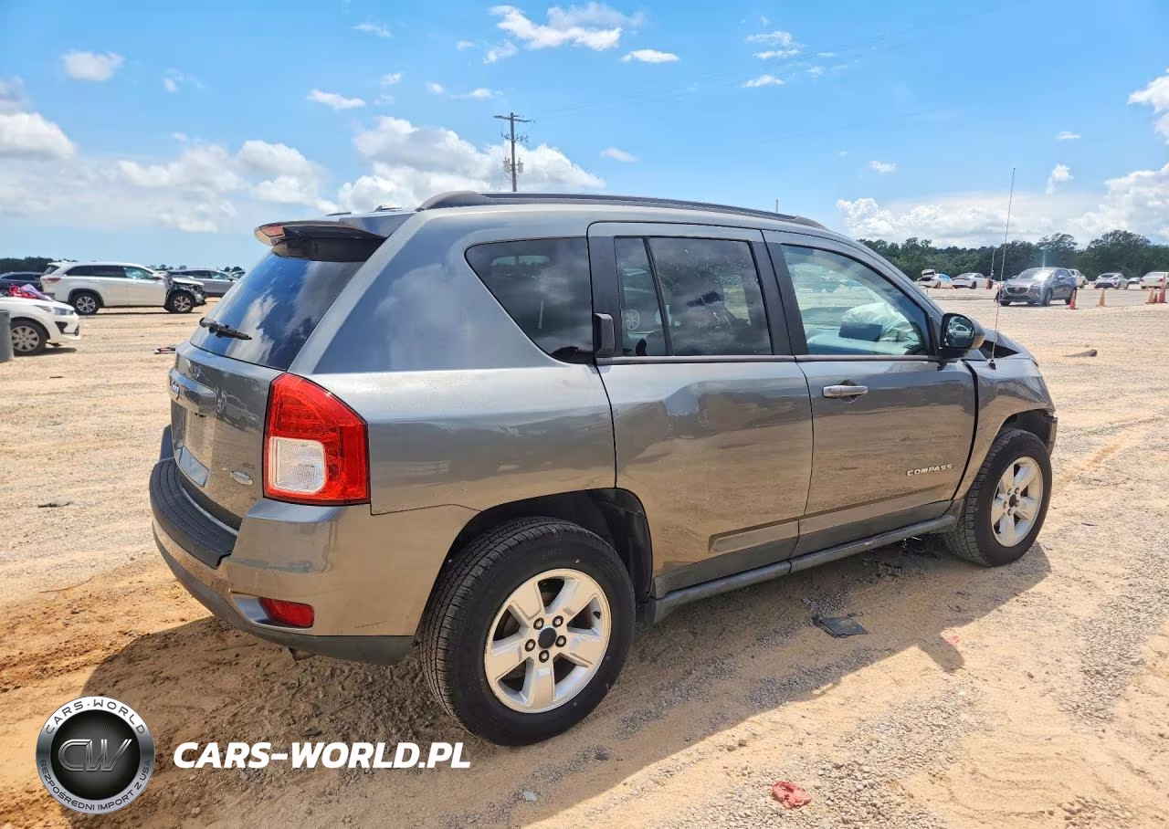 2013 Jeep Compass Latitude VIN:1C4NJCEA1DD223121 - 3