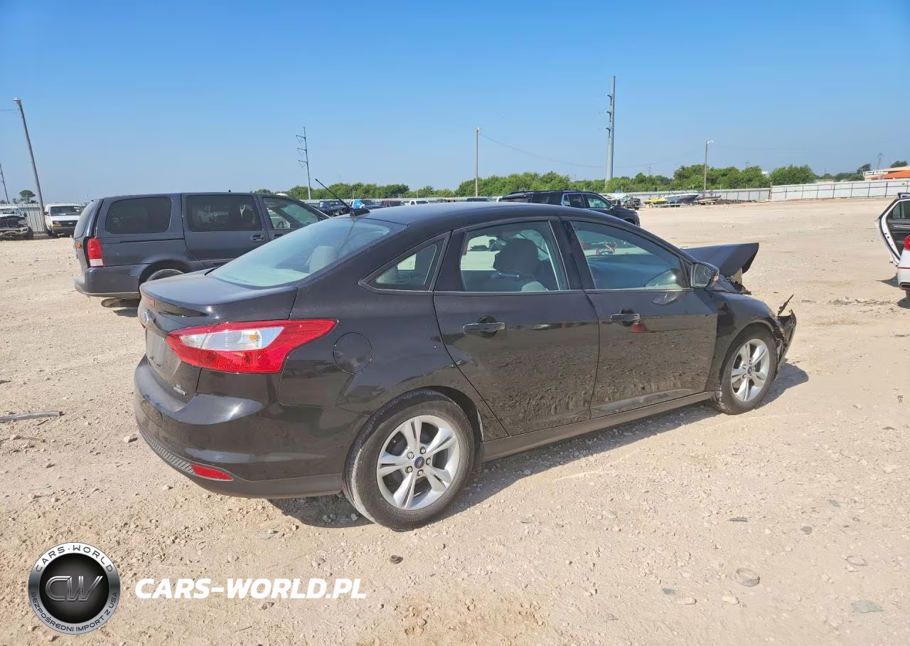 2014 Ford Focus Se VIN:1FADP3F2XEL412929 - 3