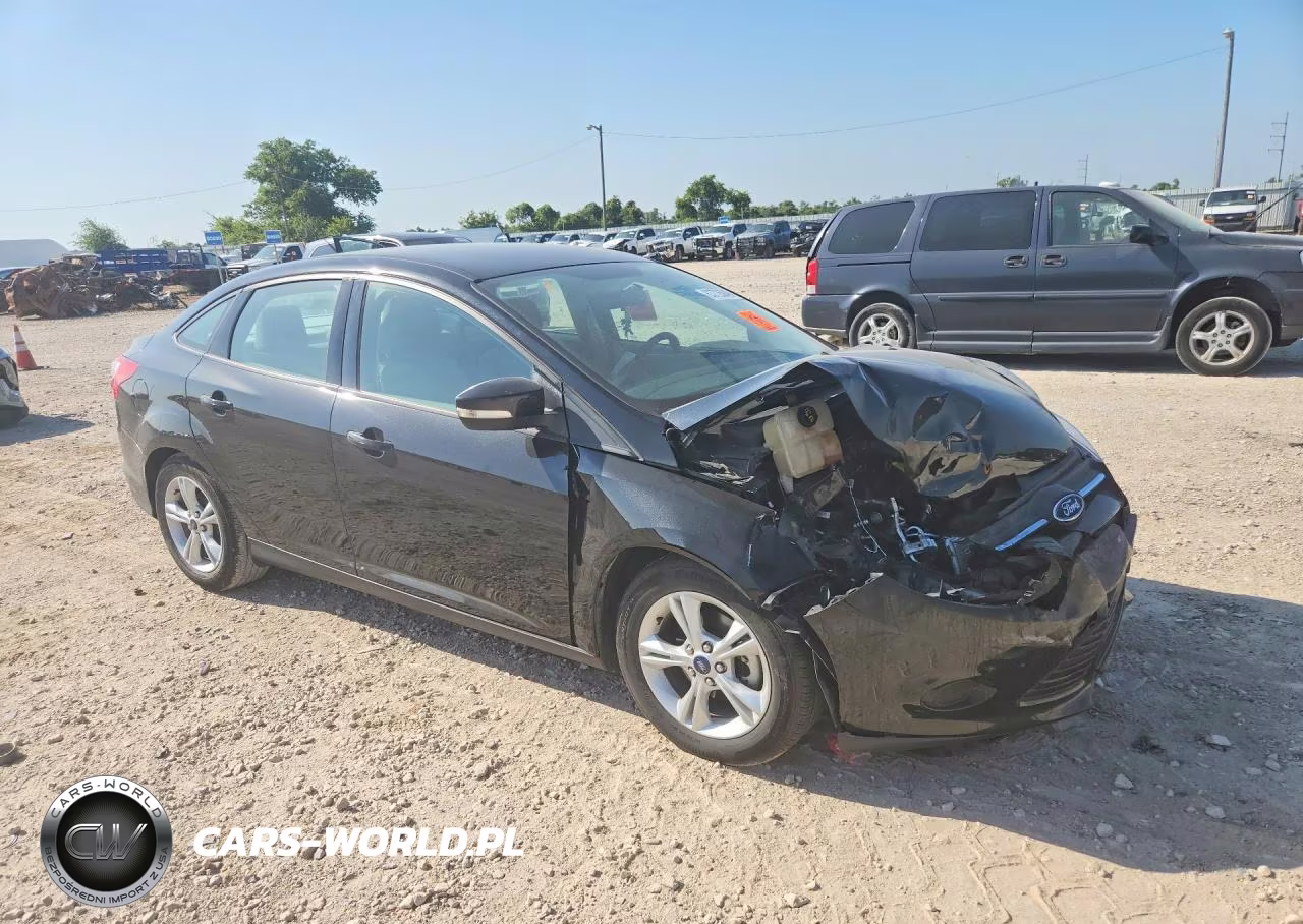 2014 Ford Focus Se VIN:1FADP3F2XEL412929 - 4
