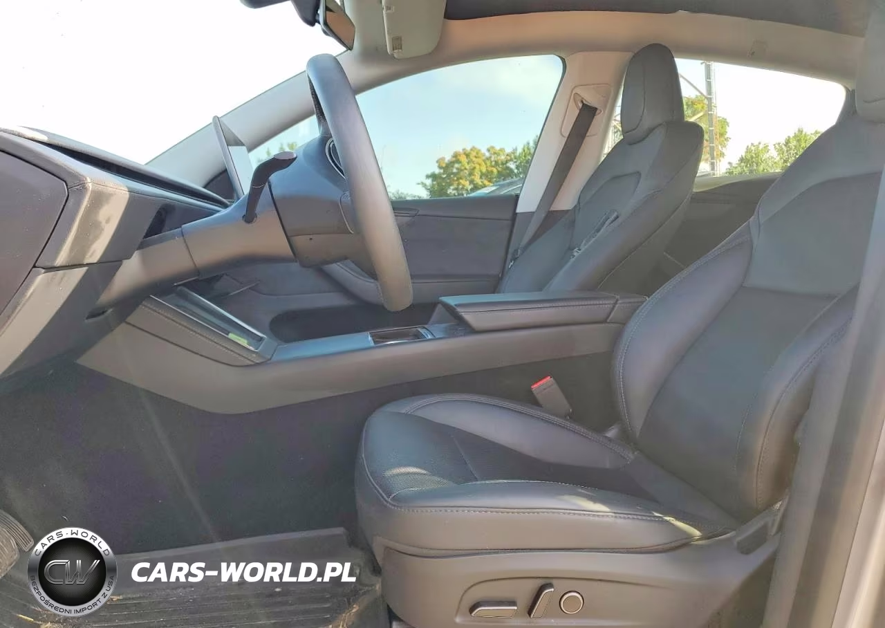2026 Tesla Model Y VIN:7SAYGDEE9TF437949 - 7