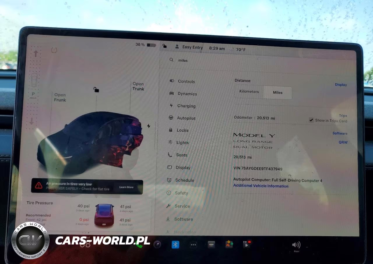 2026 Tesla Model Y VIN:7SAYGDEE9TF437949 - 9