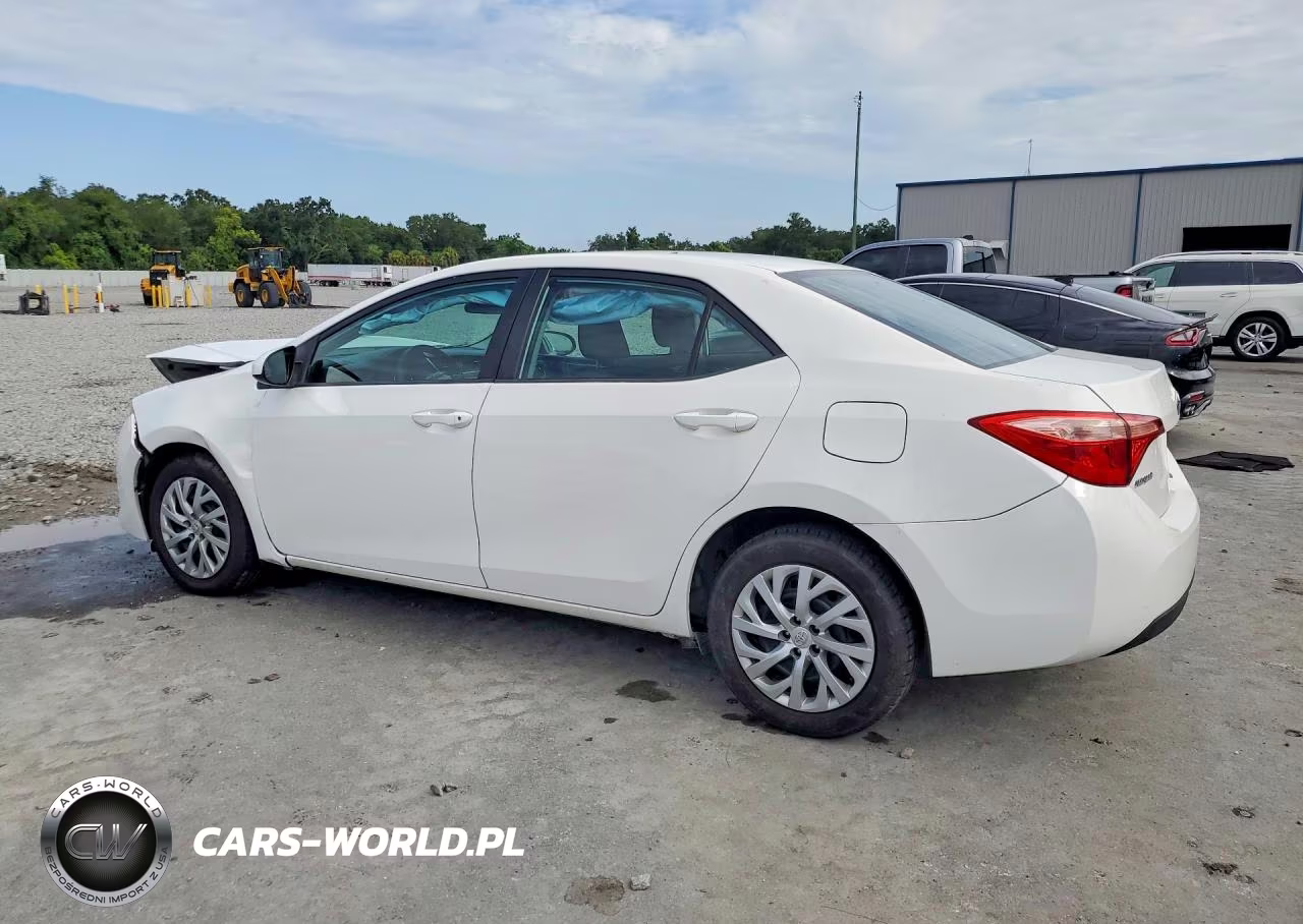 2018 Toyota Corolla Le VIN:2T1BURHE0JC117960 - 2