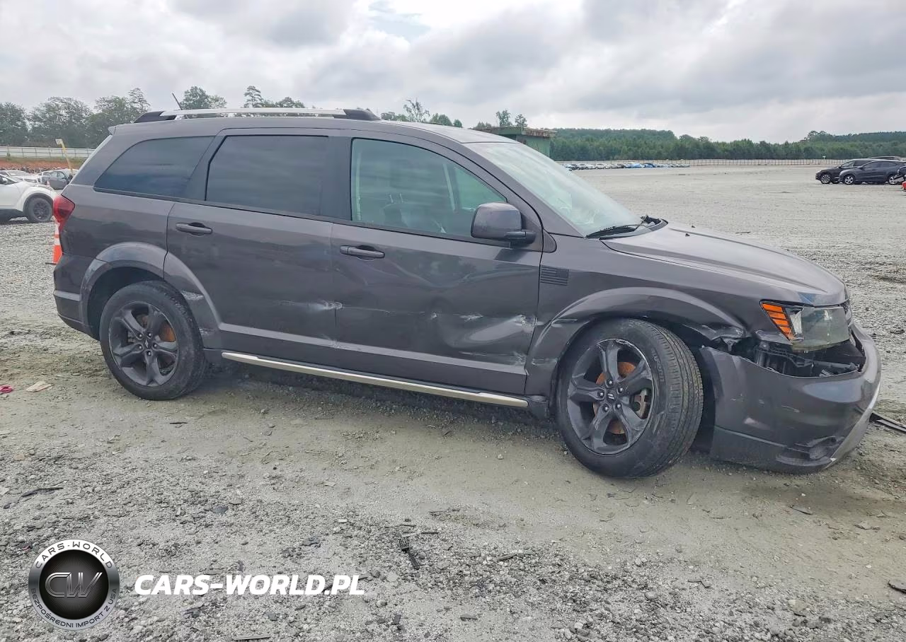 2018 Dodge Journey Crossroad VIN:3C4PDCGG4JT369505 - 4