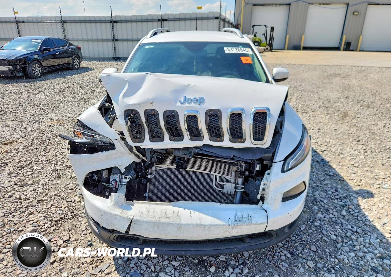 2017 Jeep Cherokee Latitude VIN:1C4PJLCB7HD232982 - 5