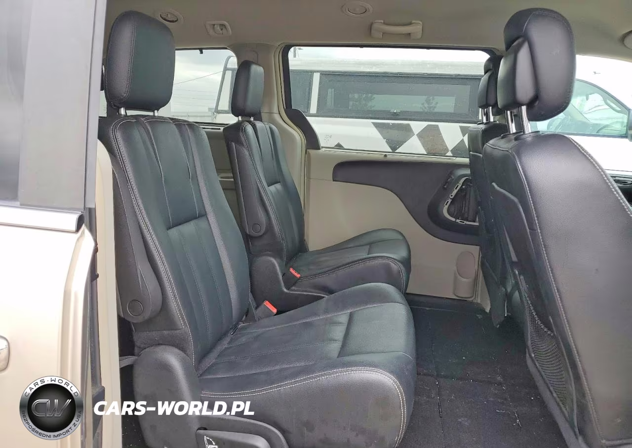 2016 Chrysler Town & Country Touring VIN:2C4RC1BG1GR159446 - 11