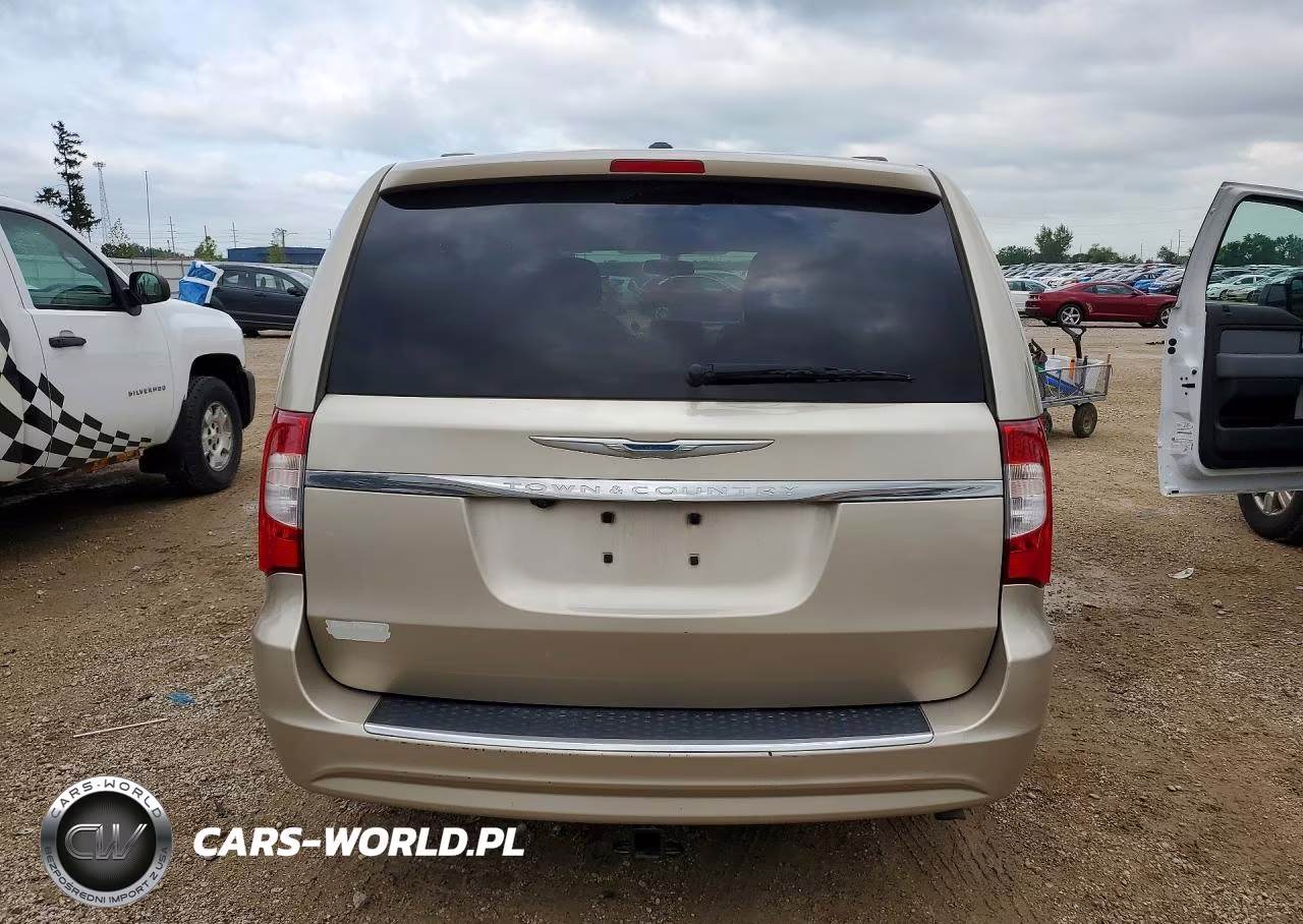 2016 Chrysler Town & Country Touring VIN:2C4RC1BG1GR159446 - 6