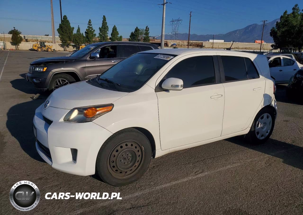 2013 Scion Xd Base – zdjęcie 1 z 12
