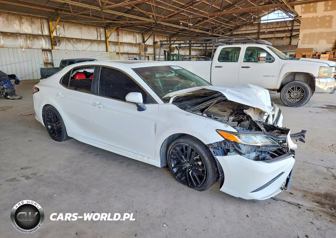 2018 Toyota Camry Se VIN:4T1B11HK9JU612883 - 4