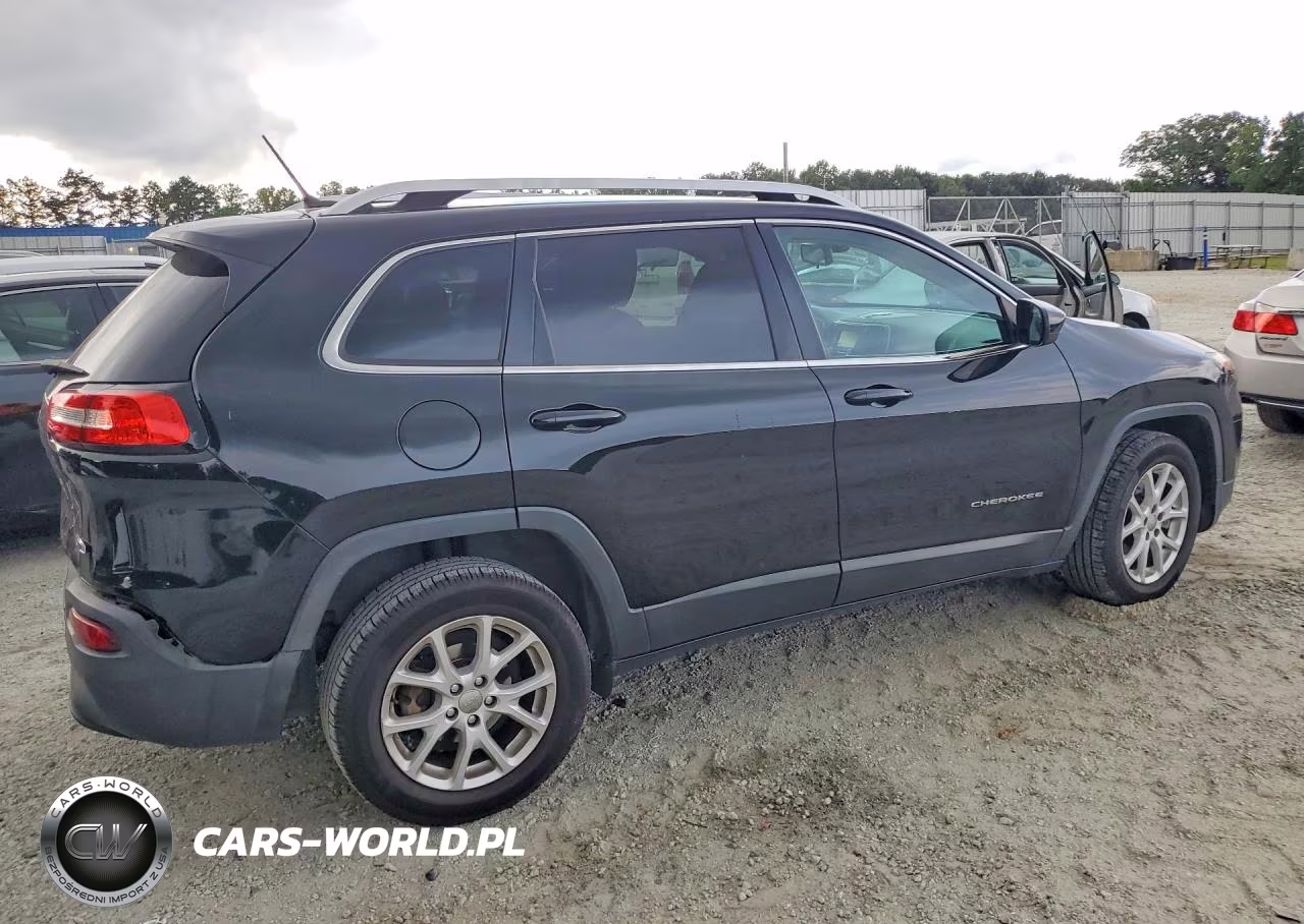 2018 Jeep Cherokee Latitude VIN:1C4PJLCB1JD531180 - 3