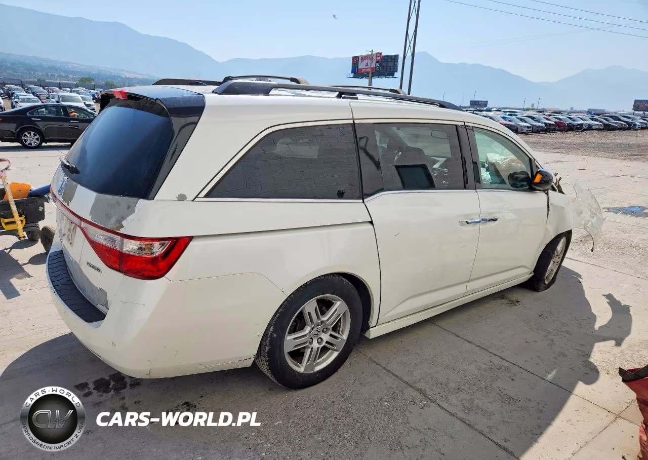 2012 Honda Odyssey Touring VIN:5FNRL5H95CB034844 - 3