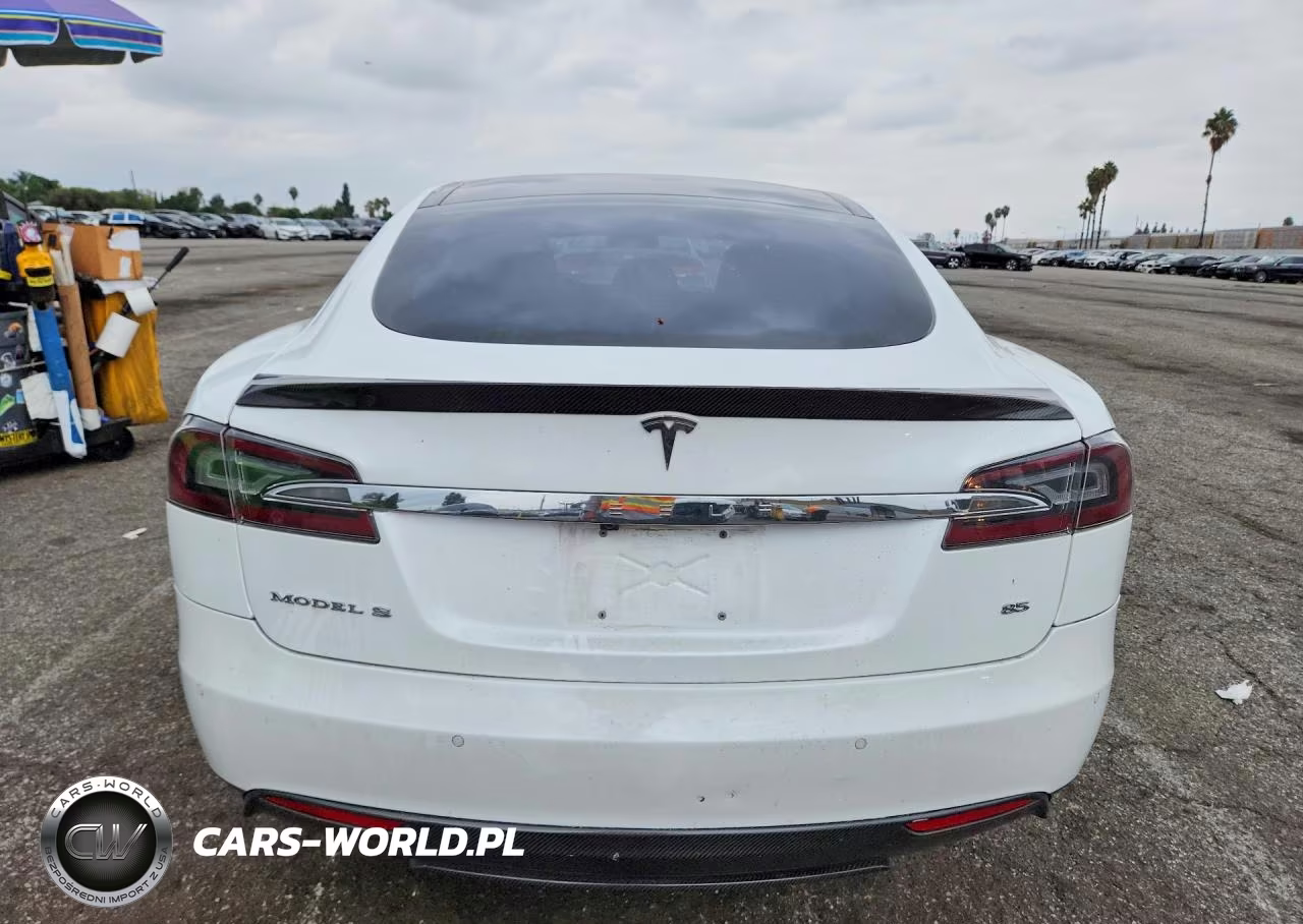 2014 Tesla Model S VIN:5YJSA1H15EFP65027 - 6