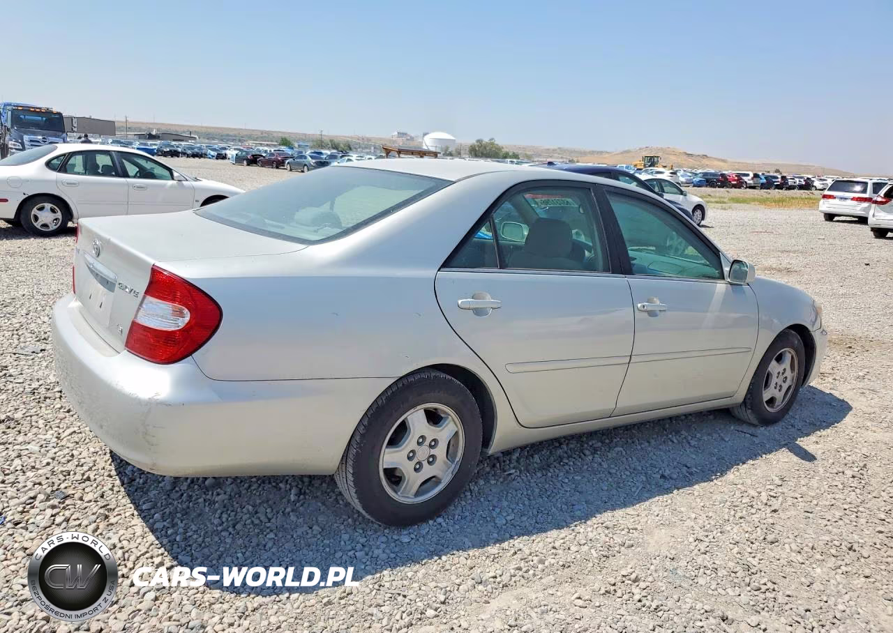 2002 Toyota Camry Le V6 VIN:4T1BF32K22U020698 - 3