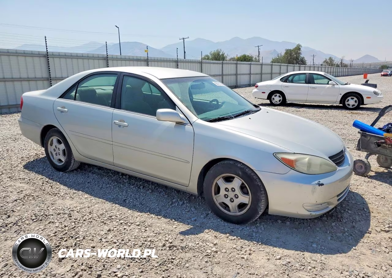 2002 Toyota Camry Le V6 VIN:4T1BF32K22U020698 - 4