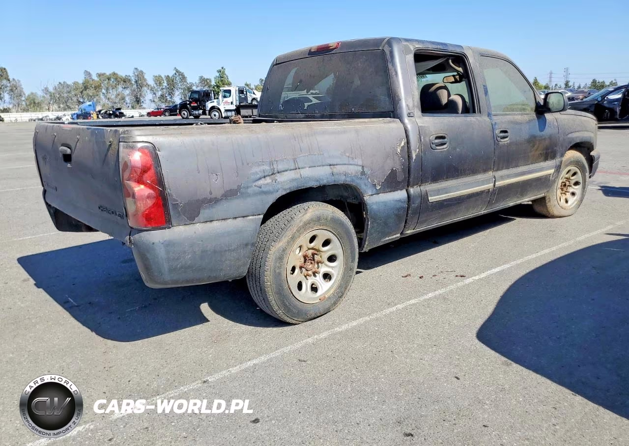 2005 Chevrolet Silverado C1500 VIN:2GCEC13T751248816 - 3