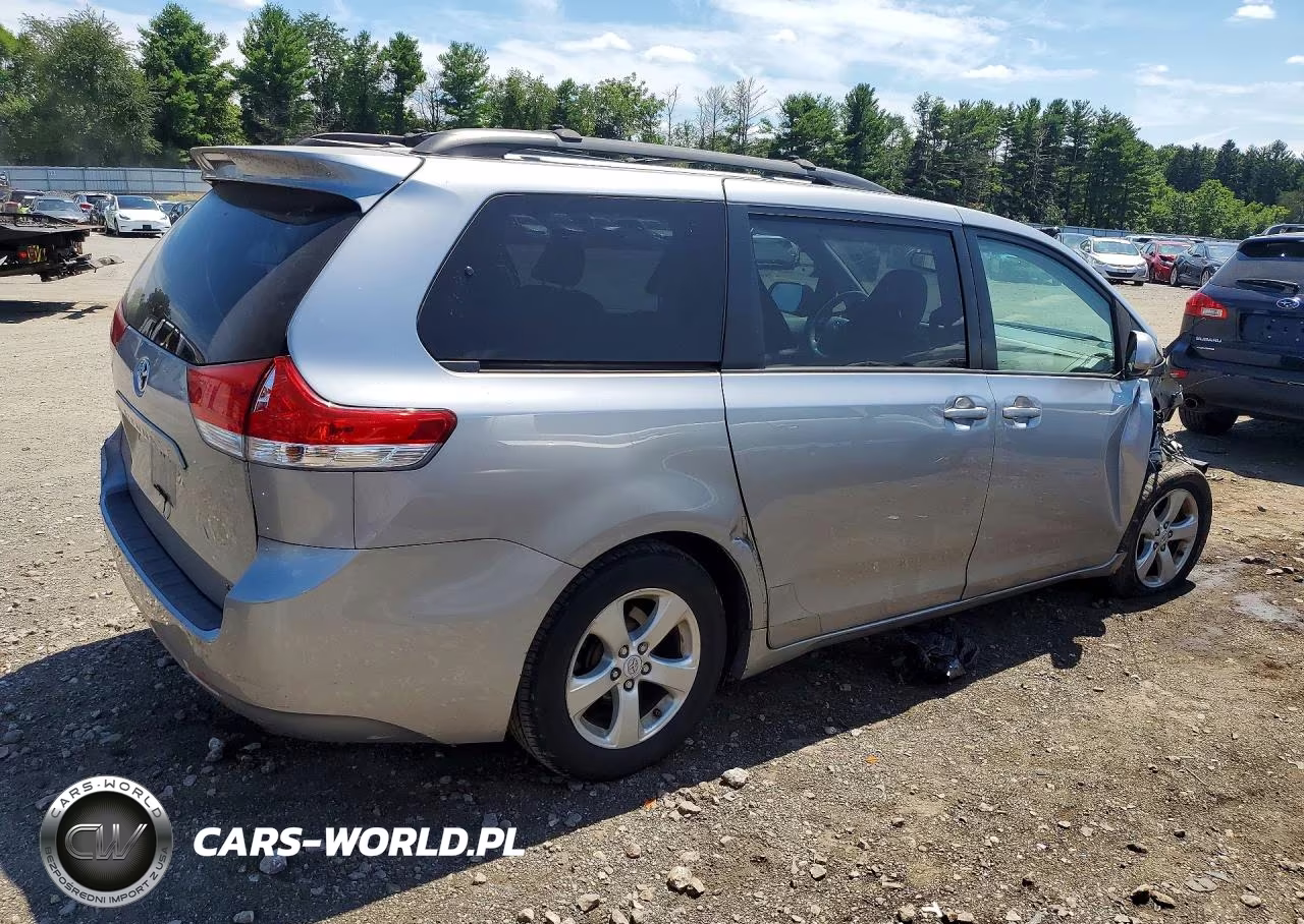2011 Toyota Sienna Le VIN:5TDKK3DC7BS002790 - 3
