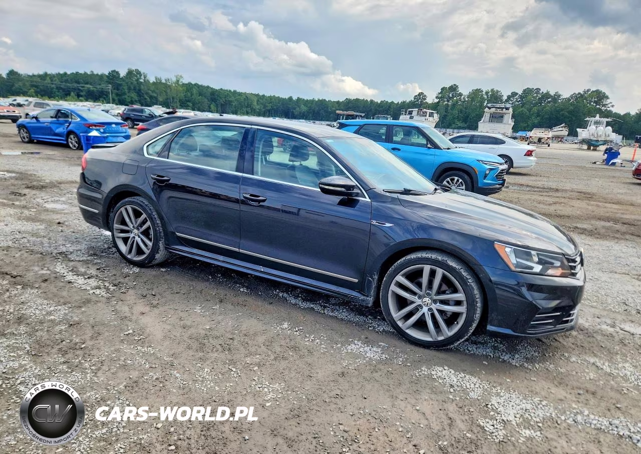 2017 Volkswagen Passat R-Line VIN:1VWDT7A38HC031725 - 4