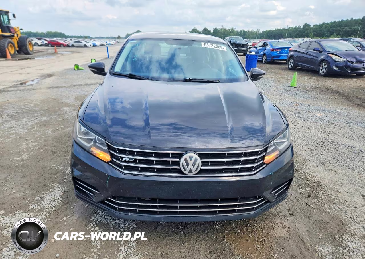 2017 Volkswagen Passat R-Line VIN:1VWDT7A38HC031725 - 5