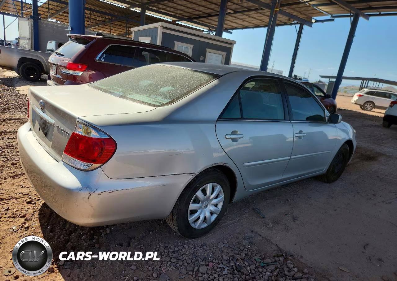 2005 Toyota Camry Le VIN:4T1BE32K75U043742 - 3
