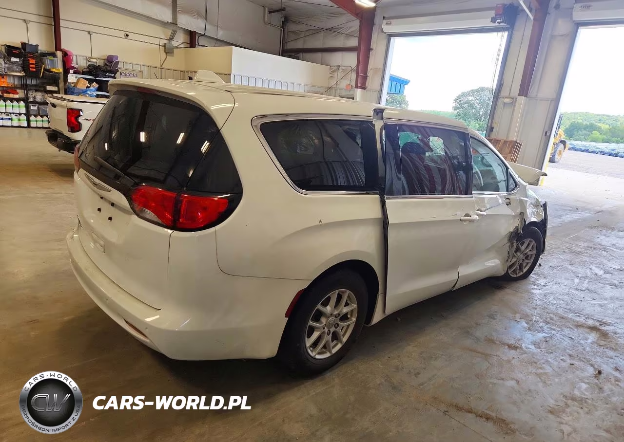 2017 Chrysler Pacifica Lx VIN:2C4RC1CG4HR665515 - 3