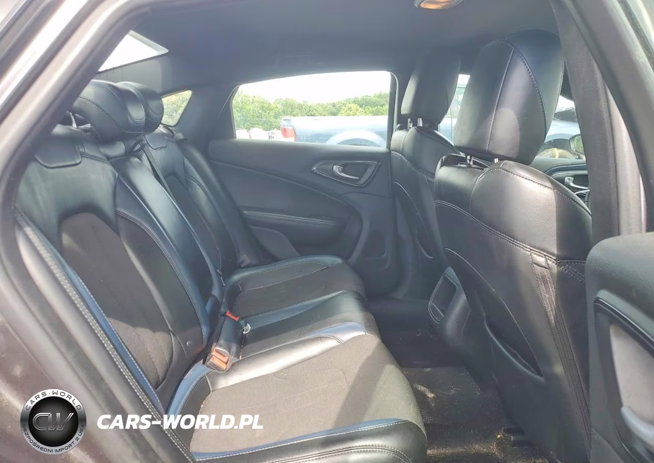 2015 Chrysler 200 S VIN:1C3CCCBB2FN706309 - 10