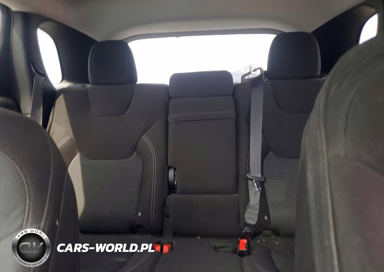 2019 Jeep Cherokee Latitude VIN:1C4PJMCX7KD155961 - 10