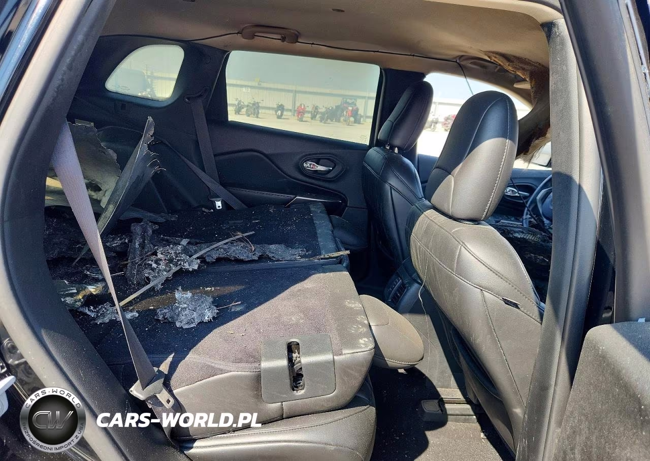2019 Jeep Cherokee Latitude Plus VIN:1C4PJMLN5KD280441 - 11