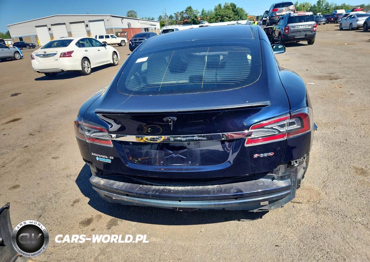 2015 Tesla Model S 85D VIN:5YJSA1H21FFP70204 - 6