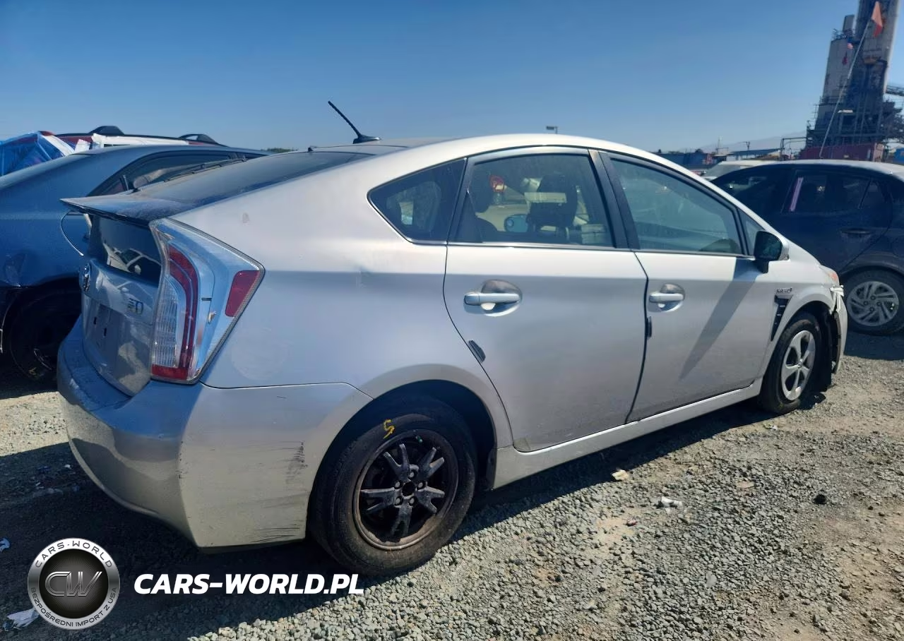 2015 Toyota Prius Three VIN:JTDKN3DU2F0476364 - 3