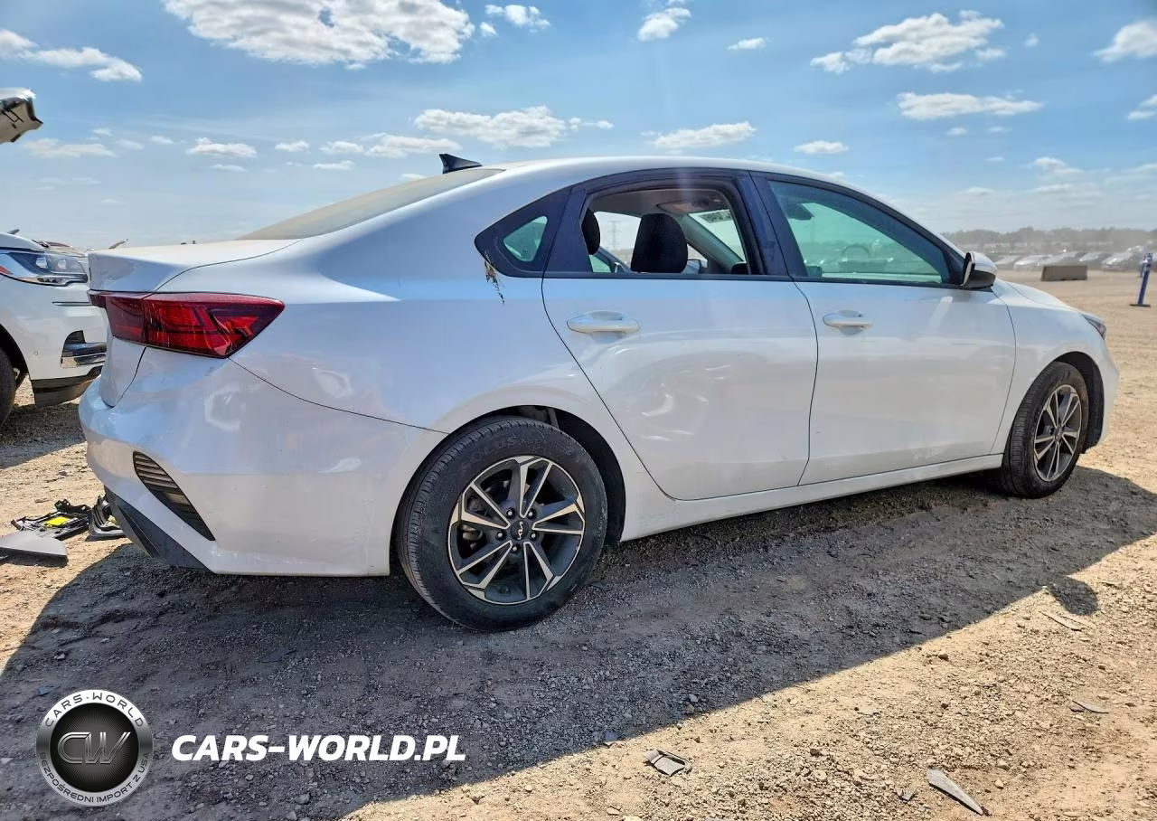 2024 Kia Forte Lxs VIN:3KPF24AD0RE786996 - 3