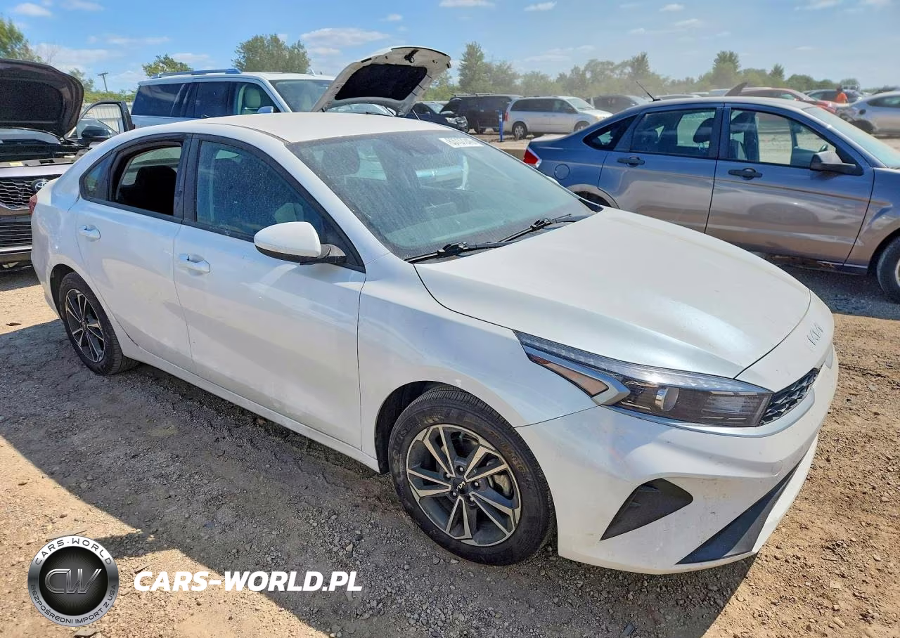 2024 Kia Forte Lxs VIN:3KPF24AD0RE786996 - 4
