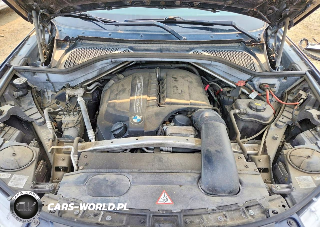 2015 BMW X5 xDrive35I VIN:5UXKR0C5XF0K63092 - 12