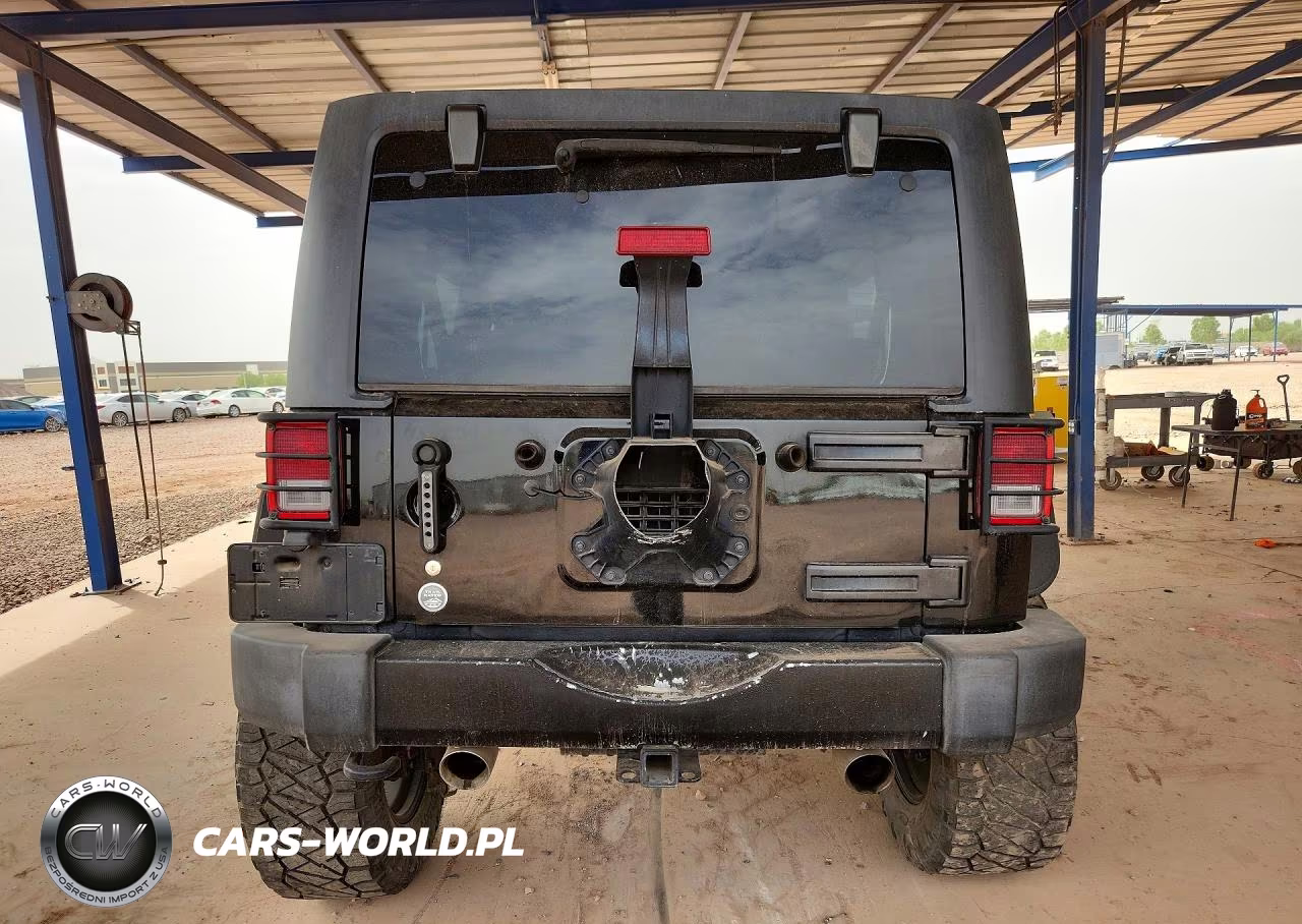 2014 Jeep Wrangler Unlimited Sahara VIN:1C4BJWEG9EL126572 - 6