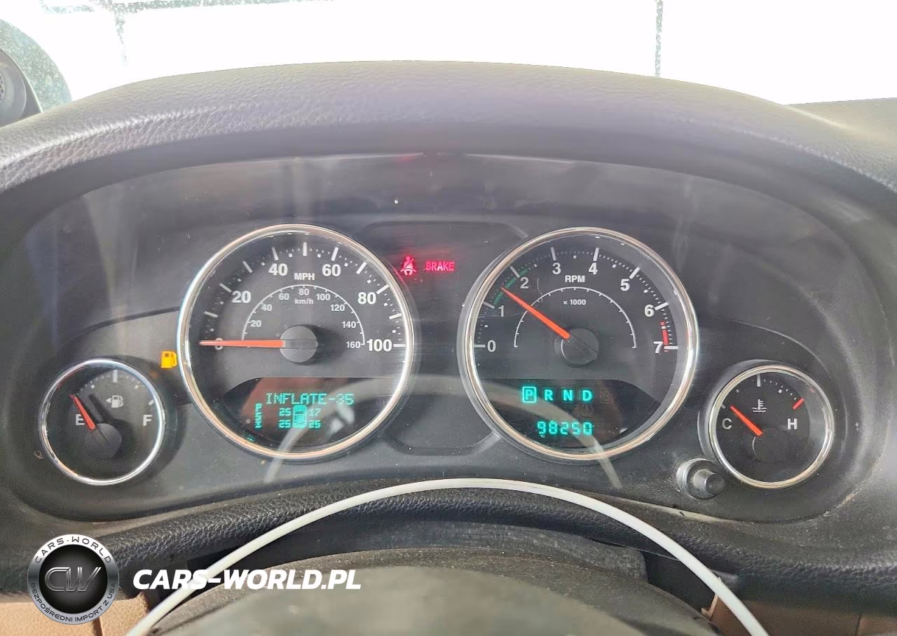 2014 Jeep Wrangler Unlimited Sahara VIN:1C4BJWEG9EL126572 - 9