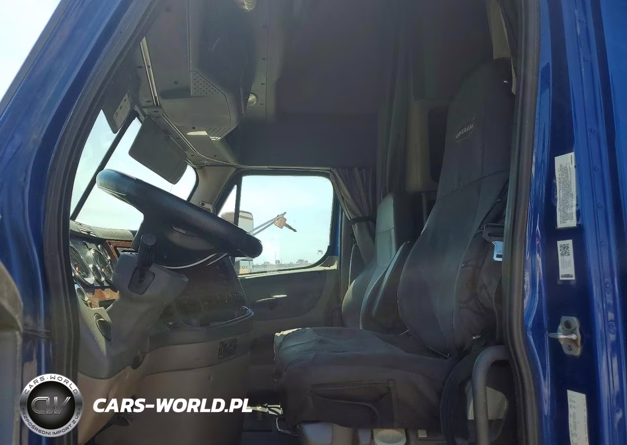 2016 Freightliner Cascadia 125 VIN:3AKJGLD5XGSGX8562 - 7