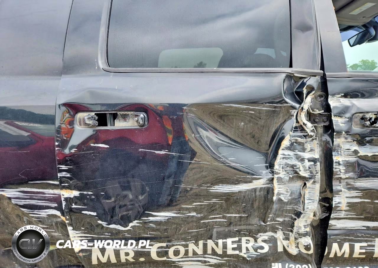 2017 Ram 2500 Laramie VIN:3C6UR5NJ6HG501253 - 10