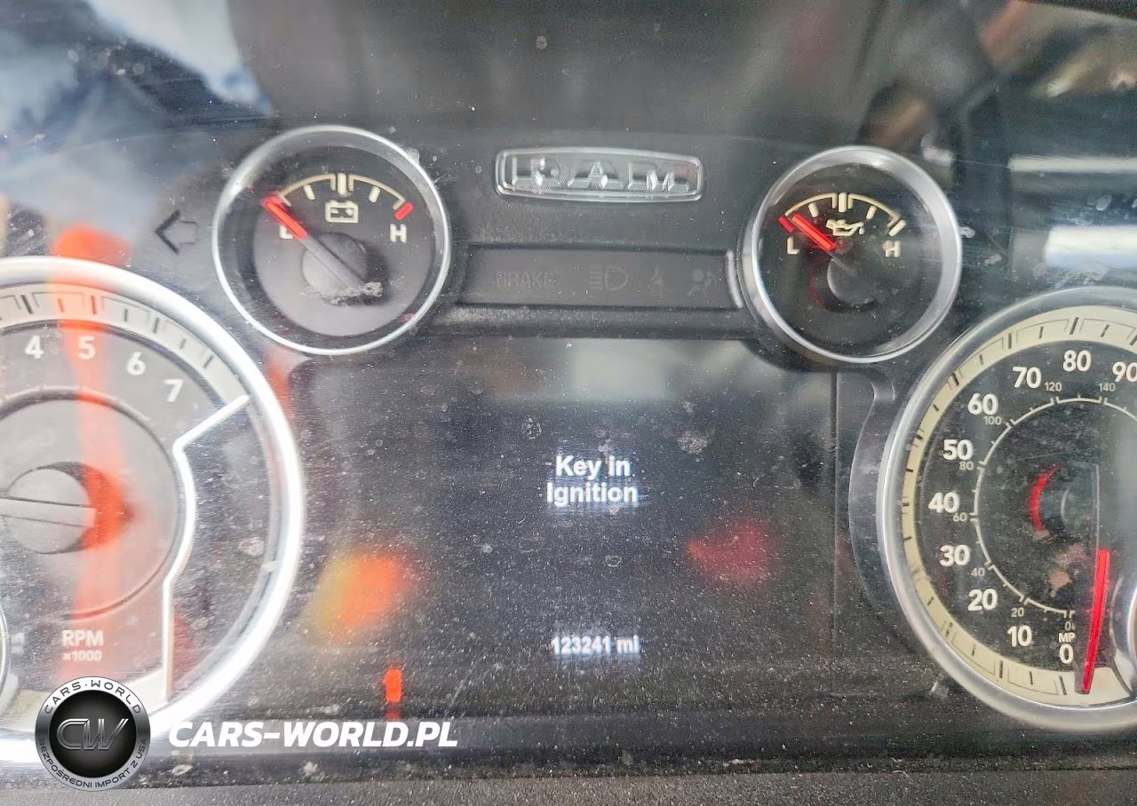 2017 Ram 2500 Laramie VIN:3C6UR5NJ6HG501253 - 9
