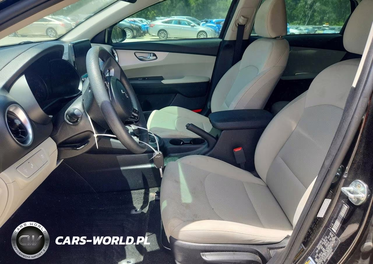 2023 Kia Forte Lxs VIN:3KPF24AD8PE553591 - 7