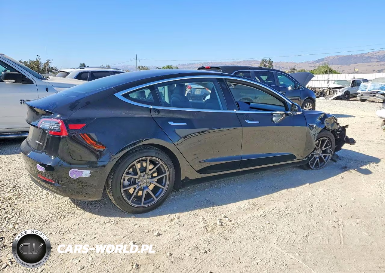 2018 Tesla Model 3 VIN:5YJ3E1EB6JF144184 - 3