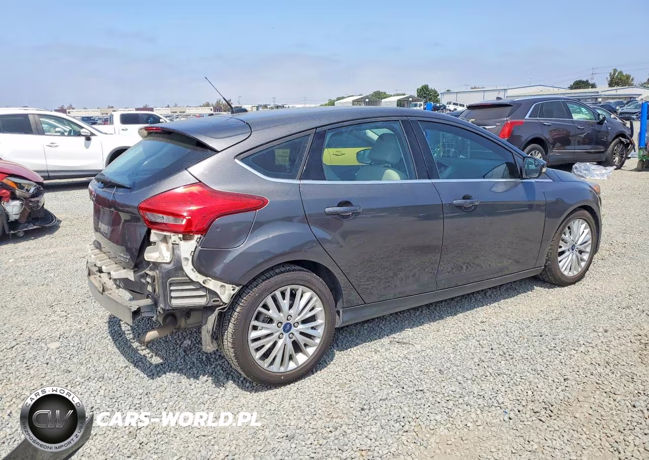 2015 Ford Focus Titanium VIN:1FADP3N23FL293530 - 3
