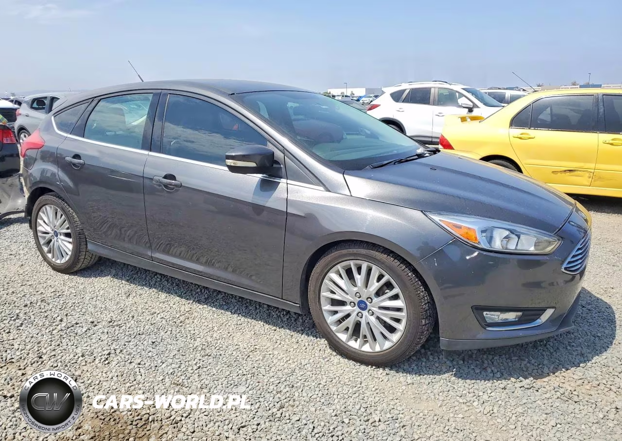 2015 Ford Focus Titanium VIN:1FADP3N23FL293530 - 4