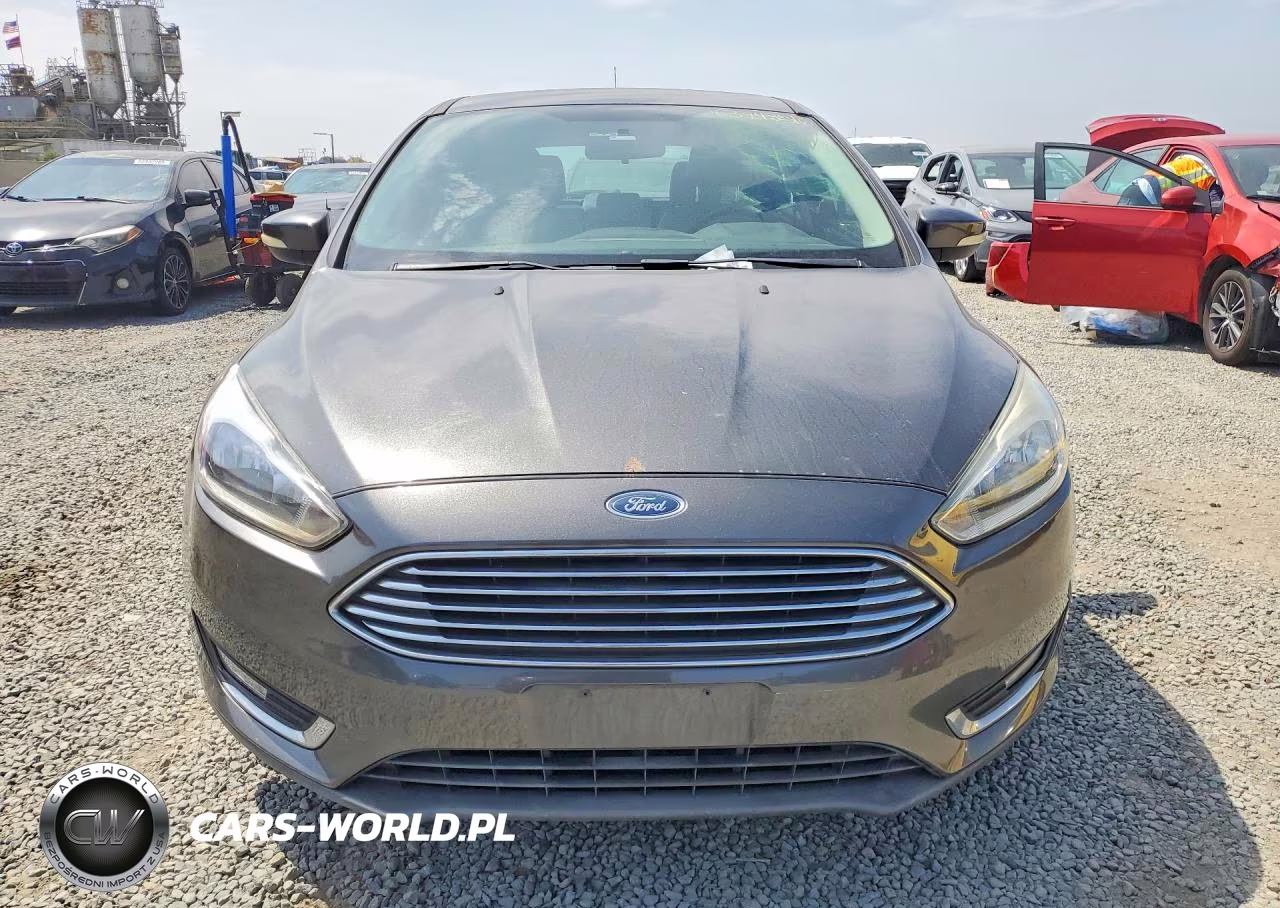 2015 Ford Focus Titanium VIN:1FADP3N23FL293530 - 5