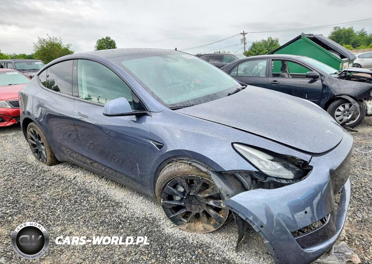 2022 Tesla Model Y VIN:7SAYGDEE4NF338751 - 4