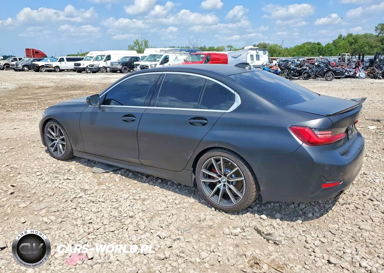 BMW 330XI VIN:3MW5R7J5XK8B02698 - 2