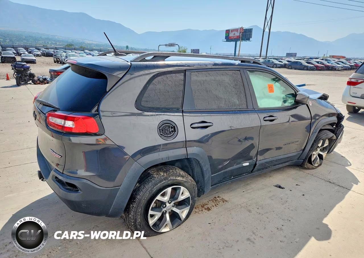2015 Jeep Cherokee Trailhawk VIN:1C4PJMBS0FW739926 - 3