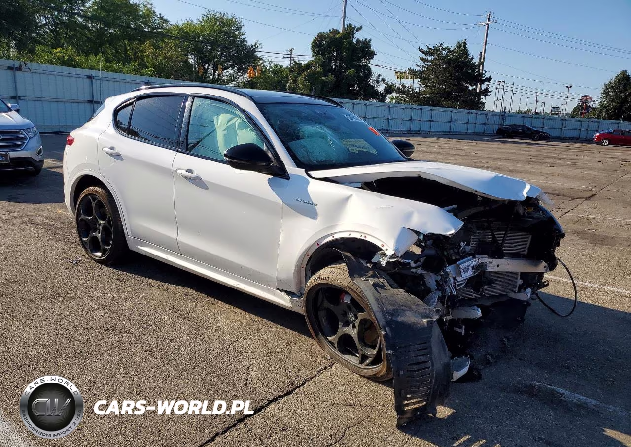 2023 Alfa Romeo Stelvio Ti VIN:ZASPAKBNXP7D65052 - 4