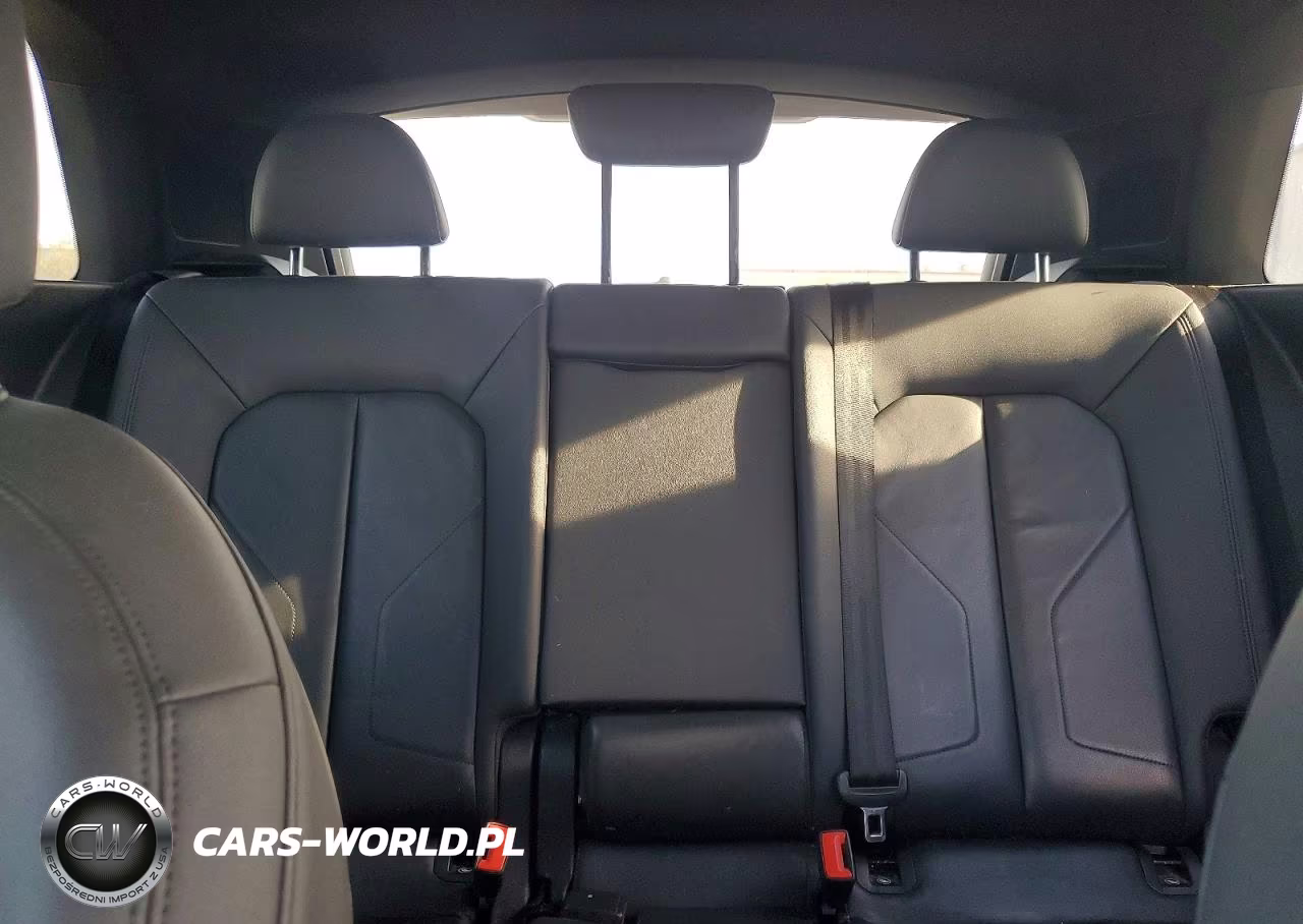 2019 Audi Q3 Premium VIN:WA1AECF36K1077052 - 10