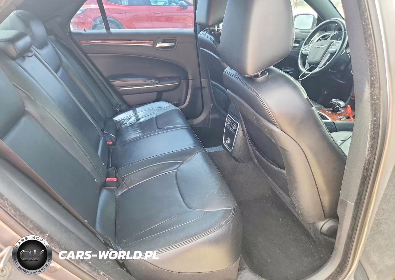 2014 Chrysler 300 VIN:2C3CCAAG6EH141670 - 10