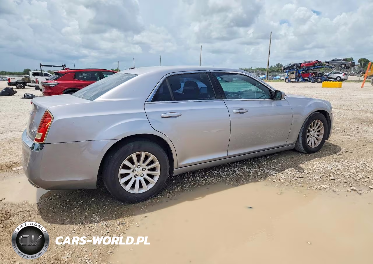 2014 Chrysler 300 VIN:2C3CCAAG6EH141670 - 3